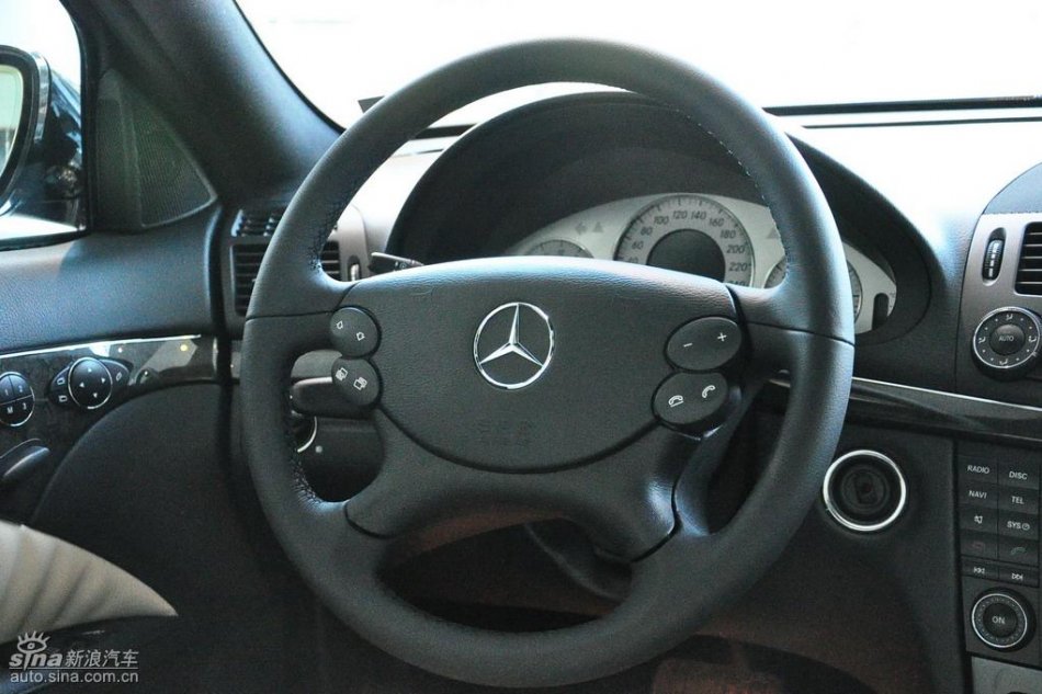 奔驰E280到店实拍图