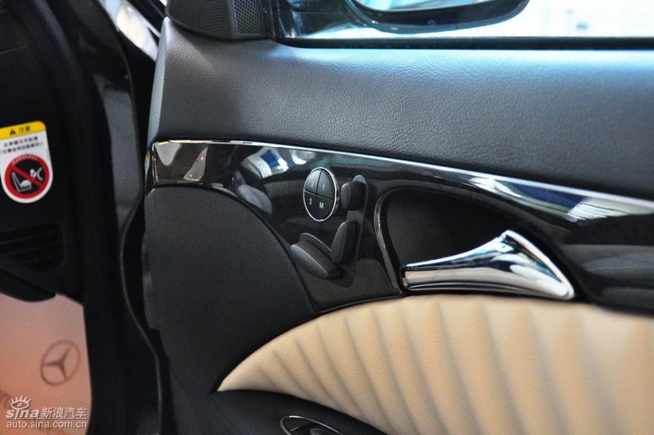 奔驰E280到店实拍图