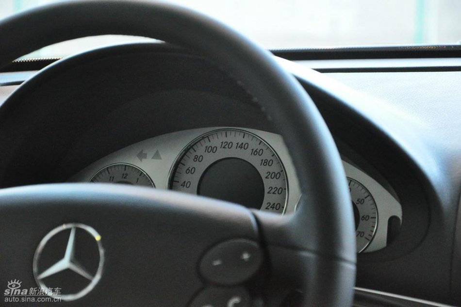 奔驰E280到店实拍图