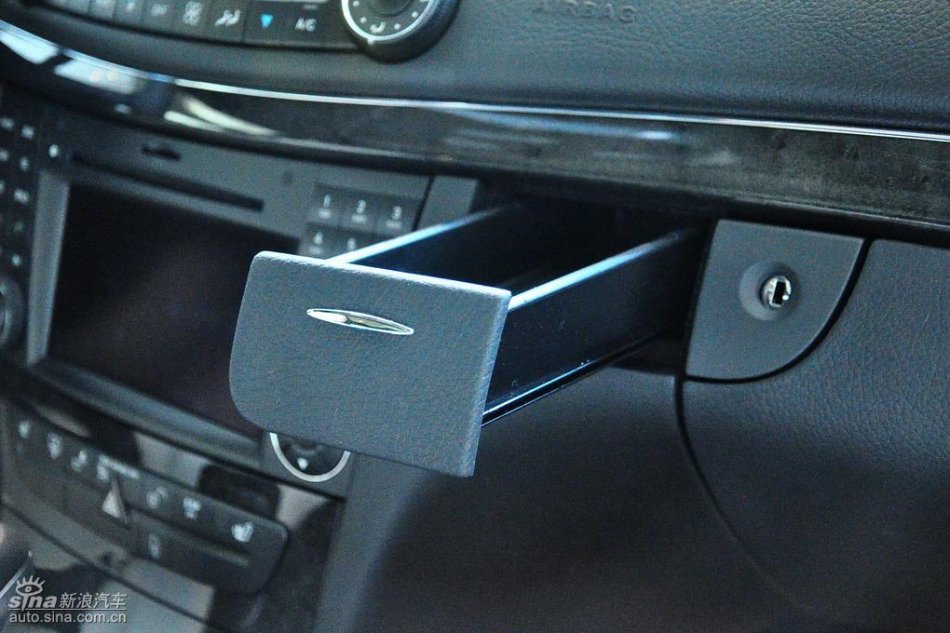 奔驰E280到店实拍图