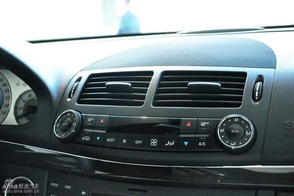 奔驰E280到店实拍图