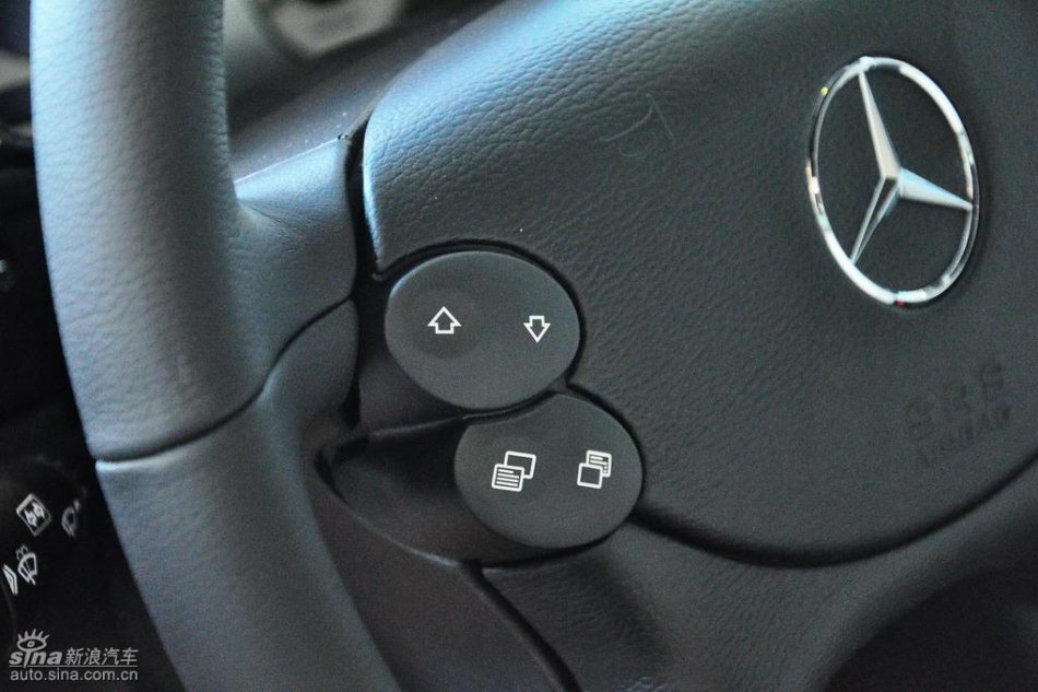 奔驰E280到店实拍图