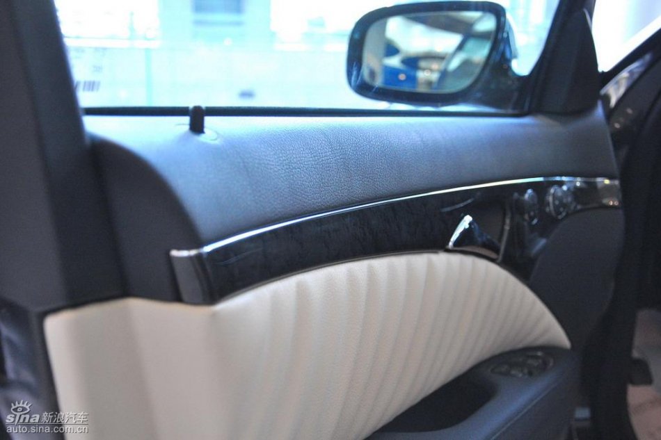 奔驰E280到店实拍图