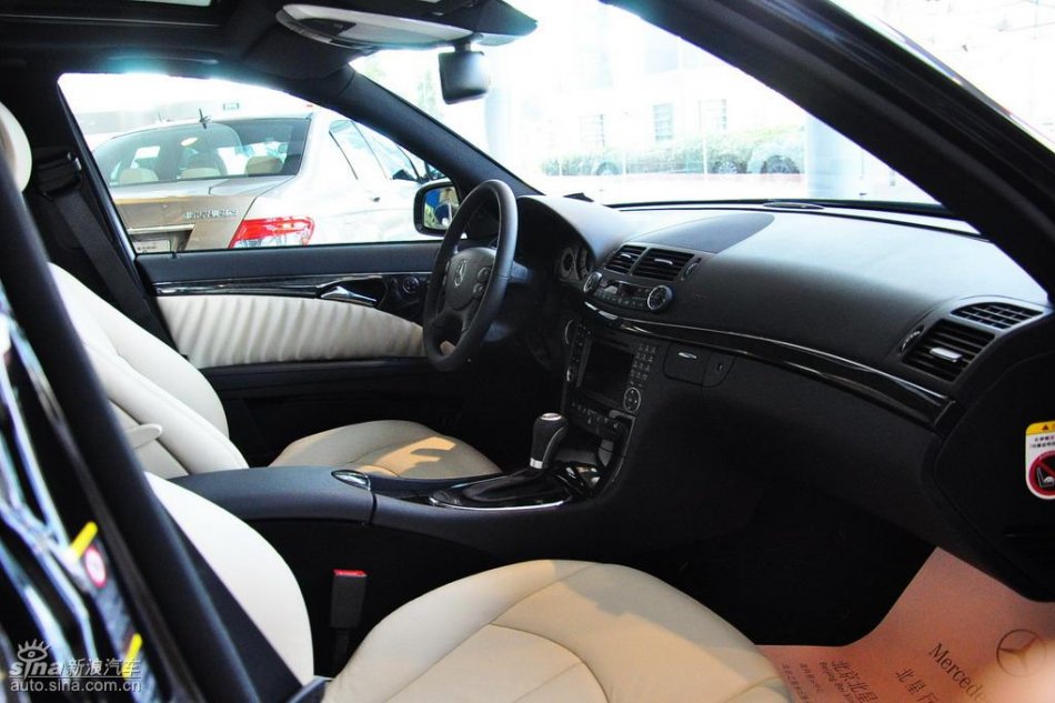 奔驰E280到店实拍图