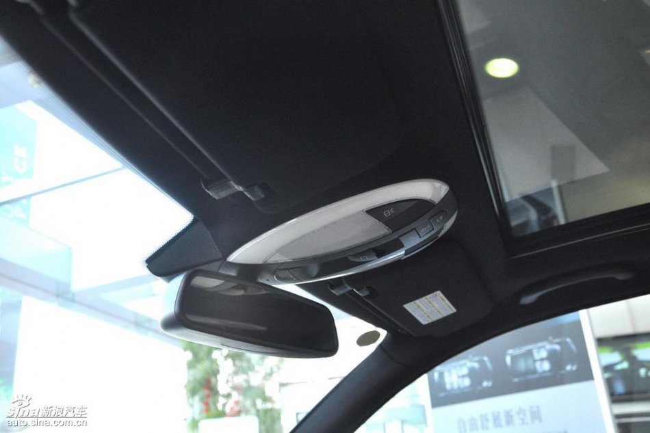 奔驰E280到店实拍图