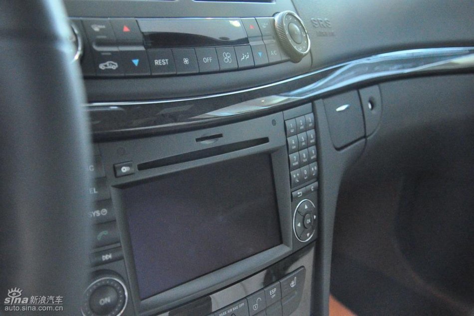 奔驰E280到店实拍图