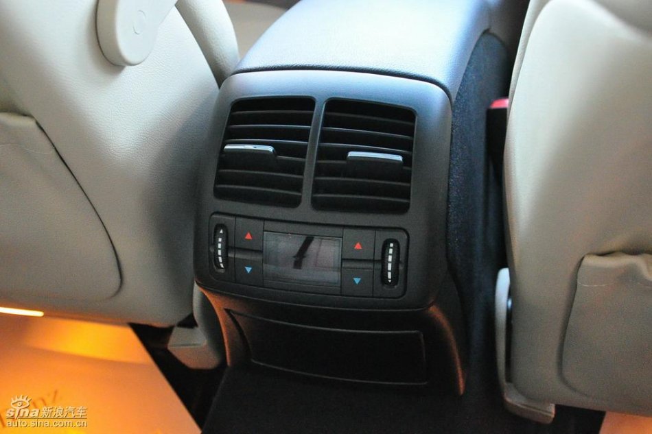 奔驰E280到店实拍图