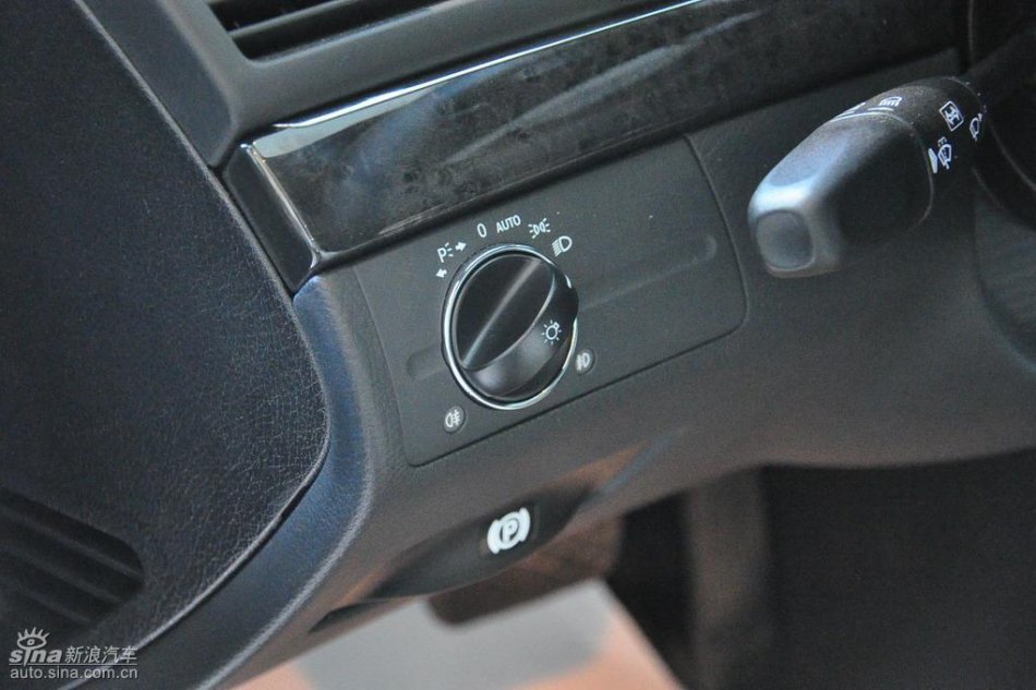 奔驰E280到店实拍图