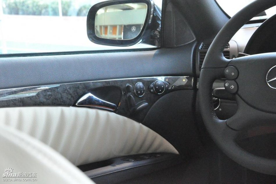 奔驰E280到店实拍图