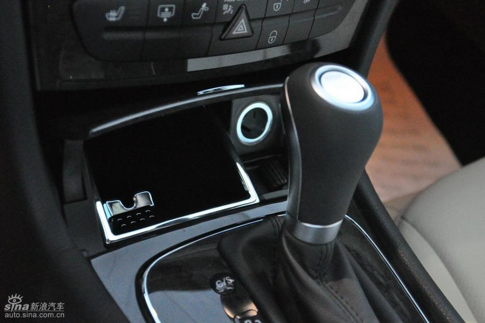 奔驰E280到店实拍图