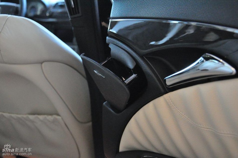 奔驰E280到店实拍图