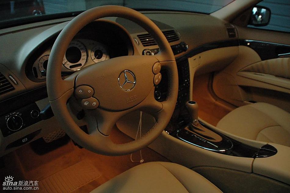 奔驰E230内饰
