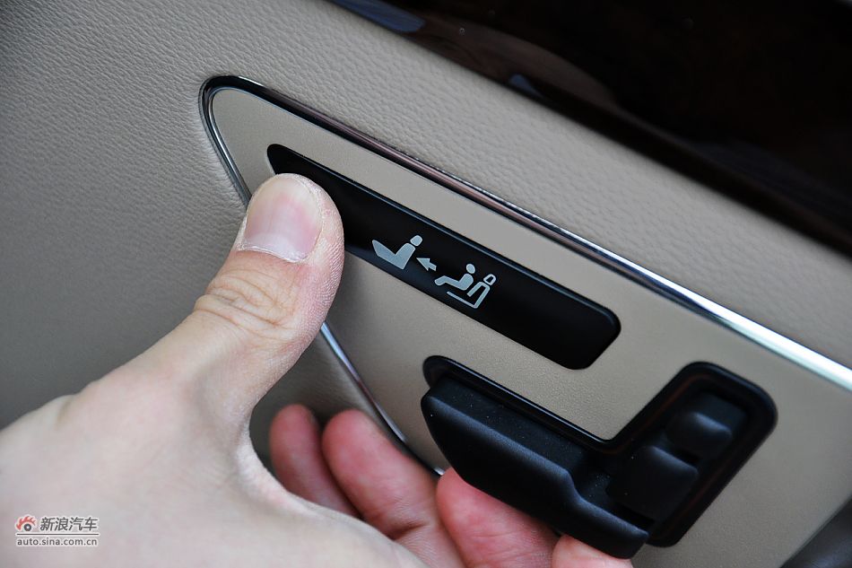 2011款奔驰E200 CGI优雅型空间