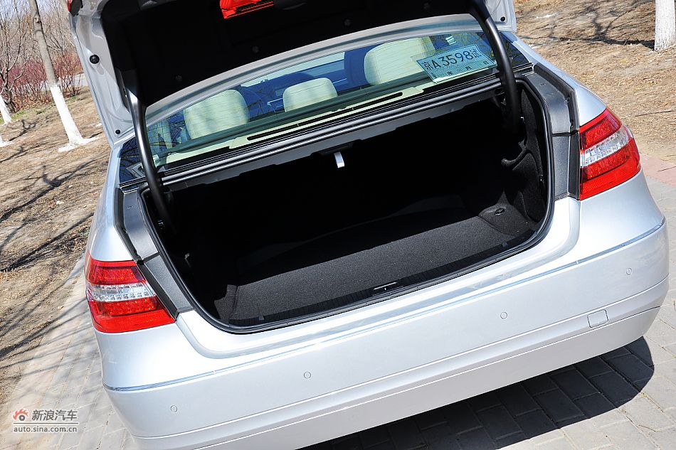 2011款奔驰E200 CGI优雅型空间