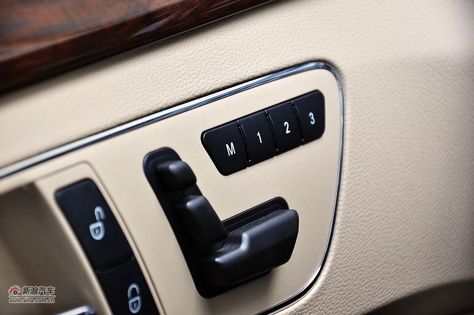 2011款奔驰E200 CGI优雅型空间