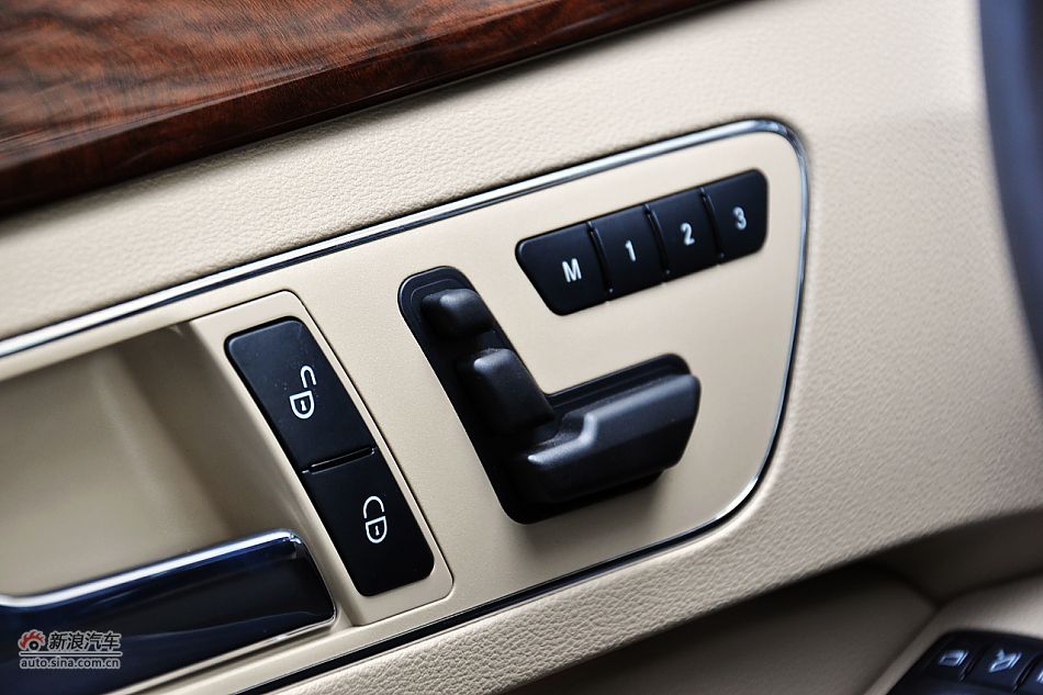 2011款奔驰E200 CGI优雅型空间