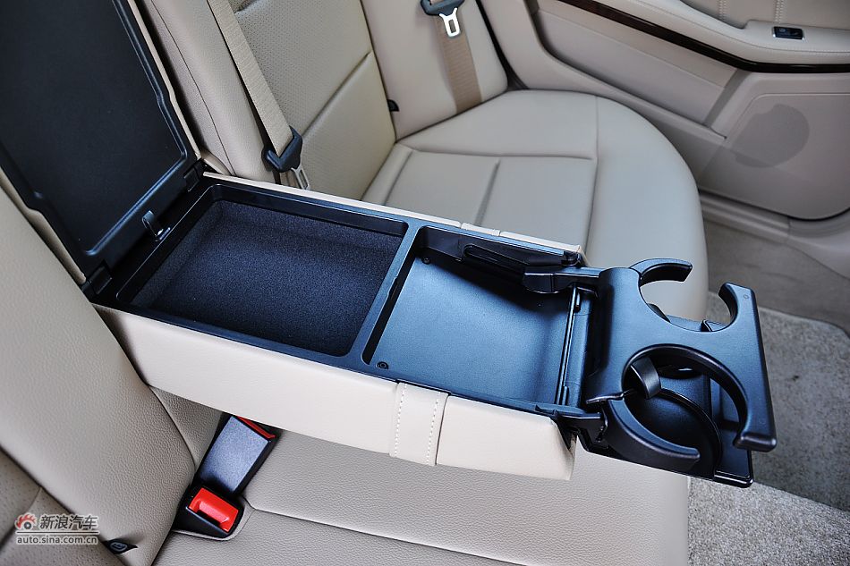 2011款奔驰E200 CGI优雅型空间