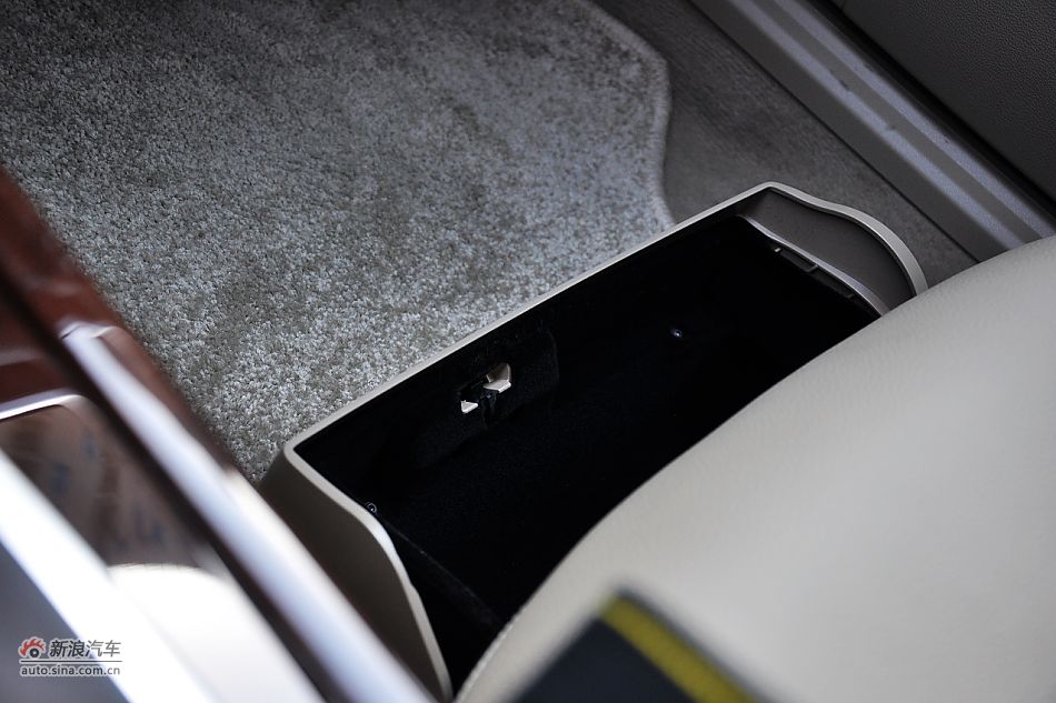 2011款奔驰E200 CGI优雅型空间