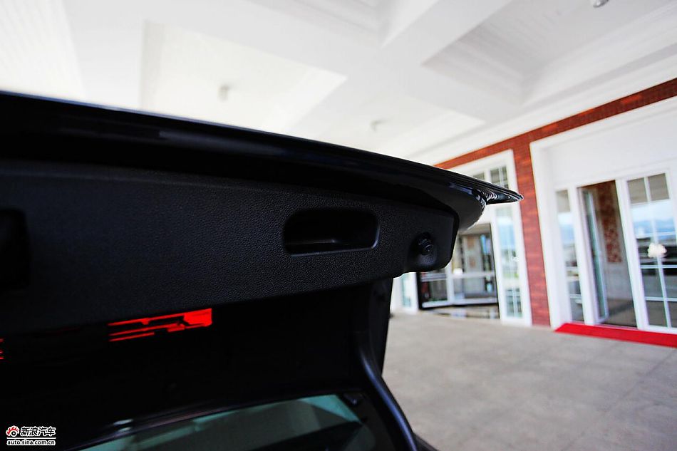 2010款奔驰E300L时尚型尊贵版