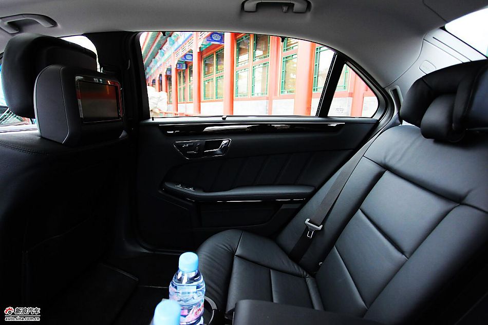 2010款奔驰E300L时尚型尊贵版