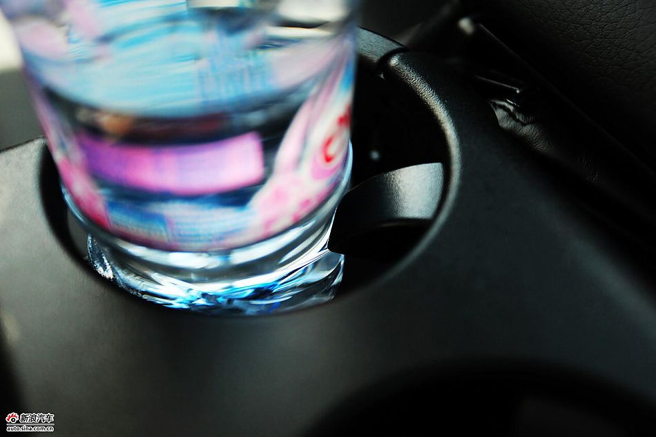 2010款奔驰E300L时尚型尊贵版