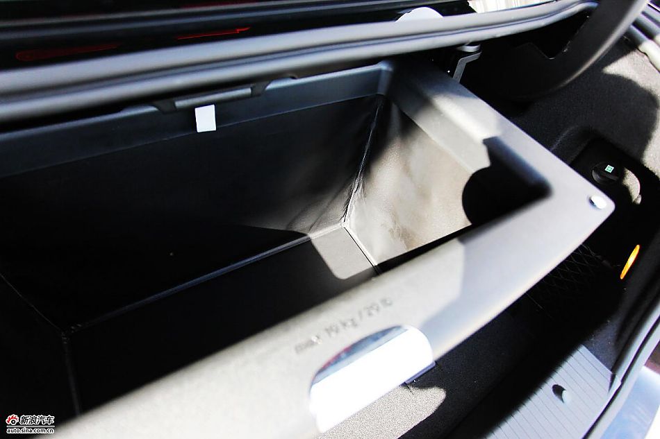 2010款奔驰E300L时尚型尊贵版