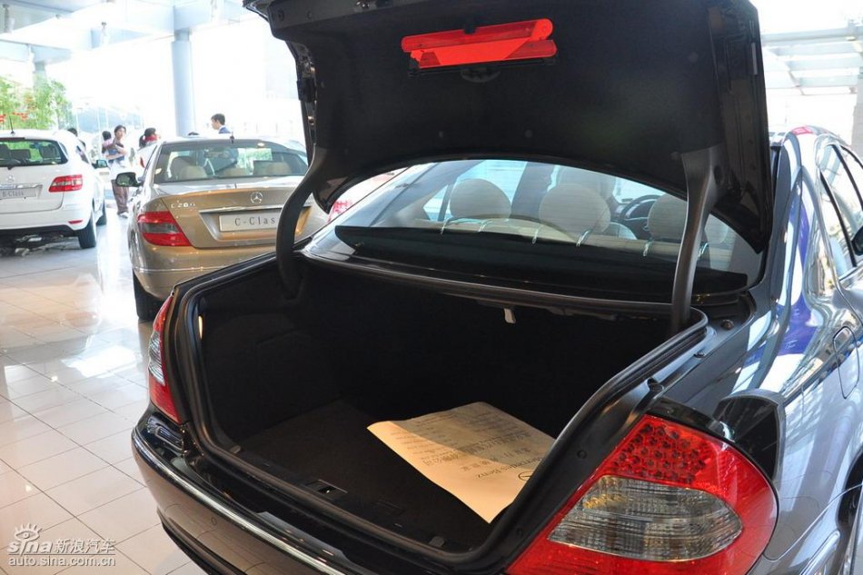奔驰E280到店实拍图