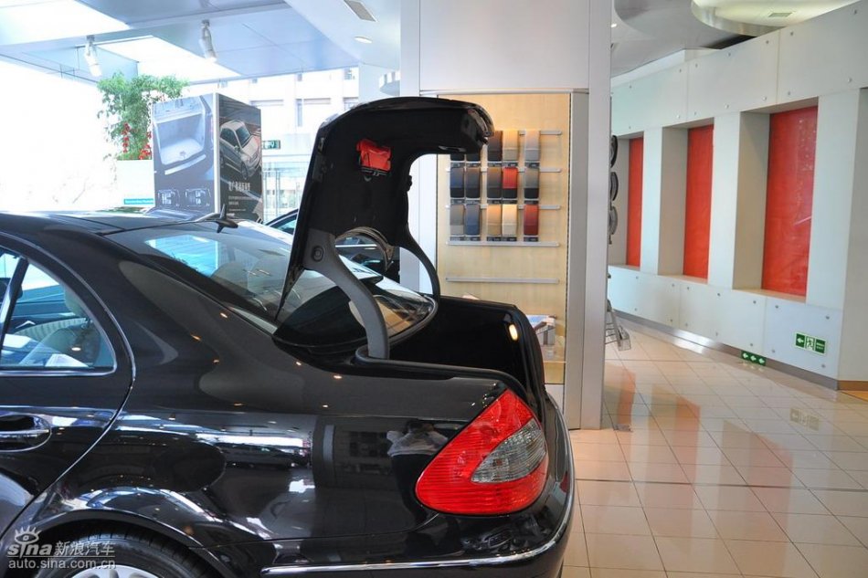 奔驰E280到店实拍图