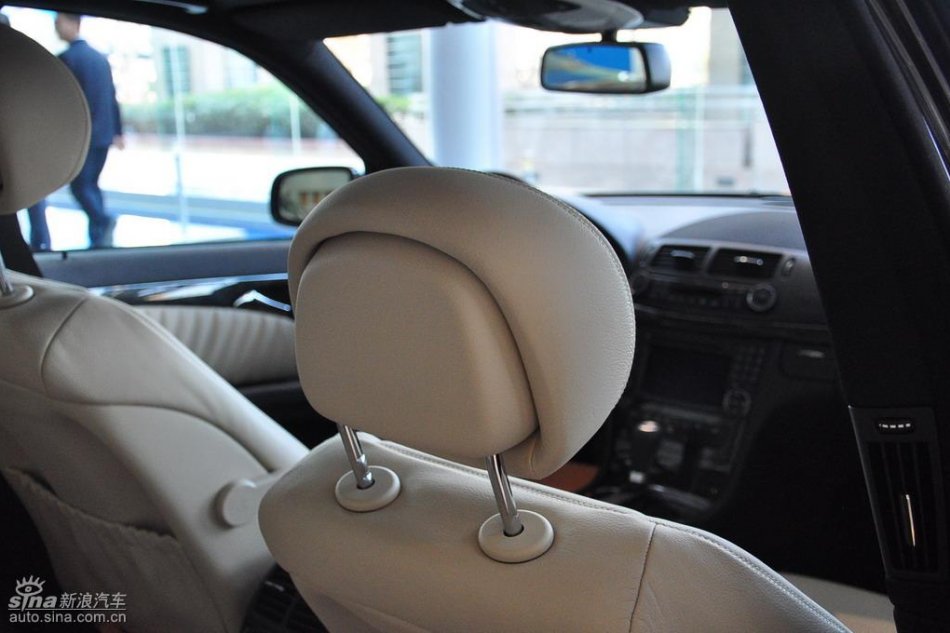 奔驰E280到店实拍图