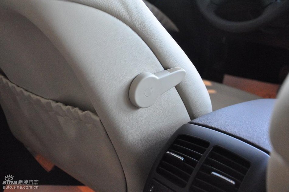 奔驰E280到店实拍图