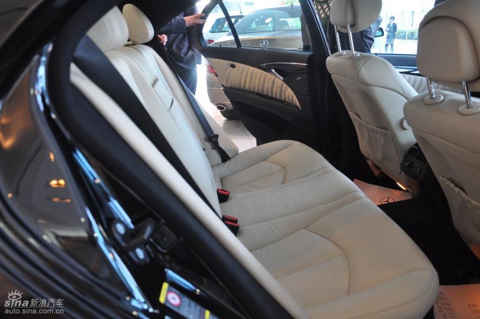 奔驰E280到店实拍图
