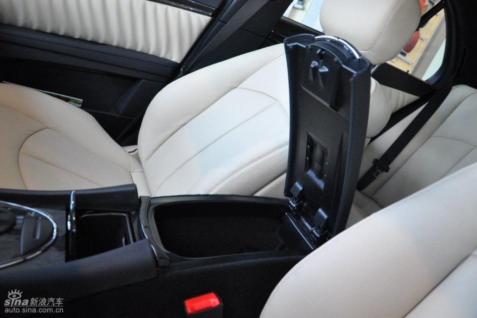 奔驰E280到店实拍图