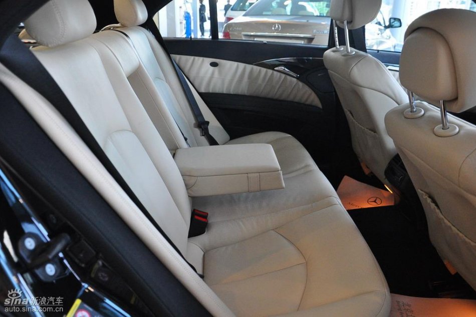 奔驰E280到店实拍图