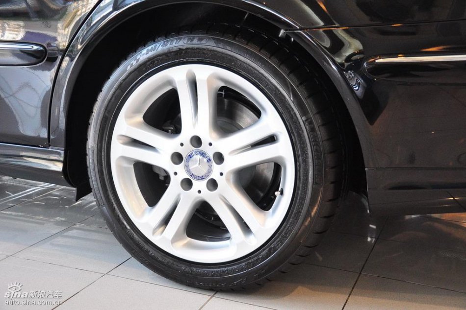 奔驰E280到店实拍图