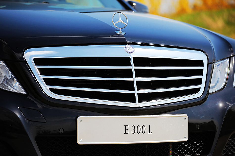 2010款奔驰E300L时尚型尊贵版