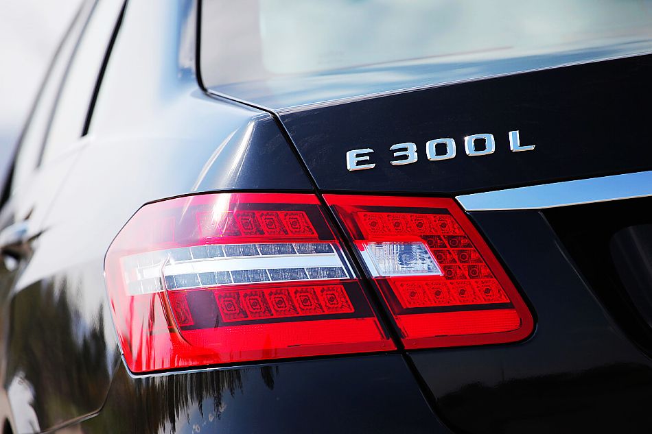 2010款奔驰E300L时尚型尊贵版