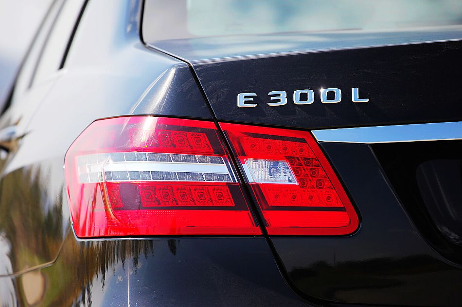 2010款奔驰E300L时尚型尊贵版