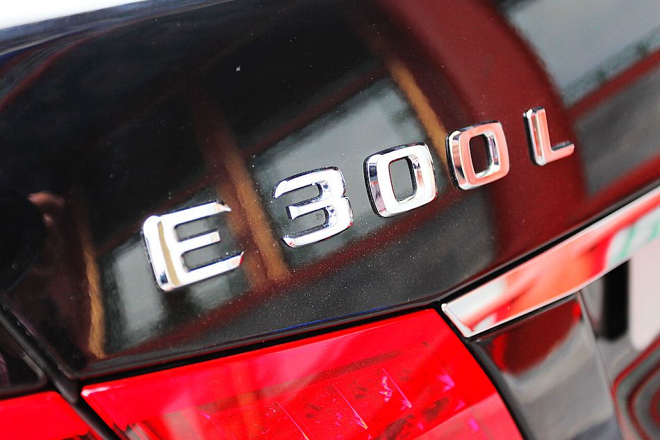 2010款奔驰E300L时尚型尊贵版