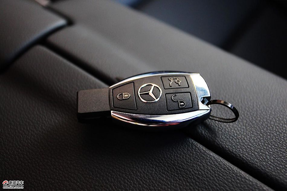 2010款奔驰E300L时尚型尊贵版