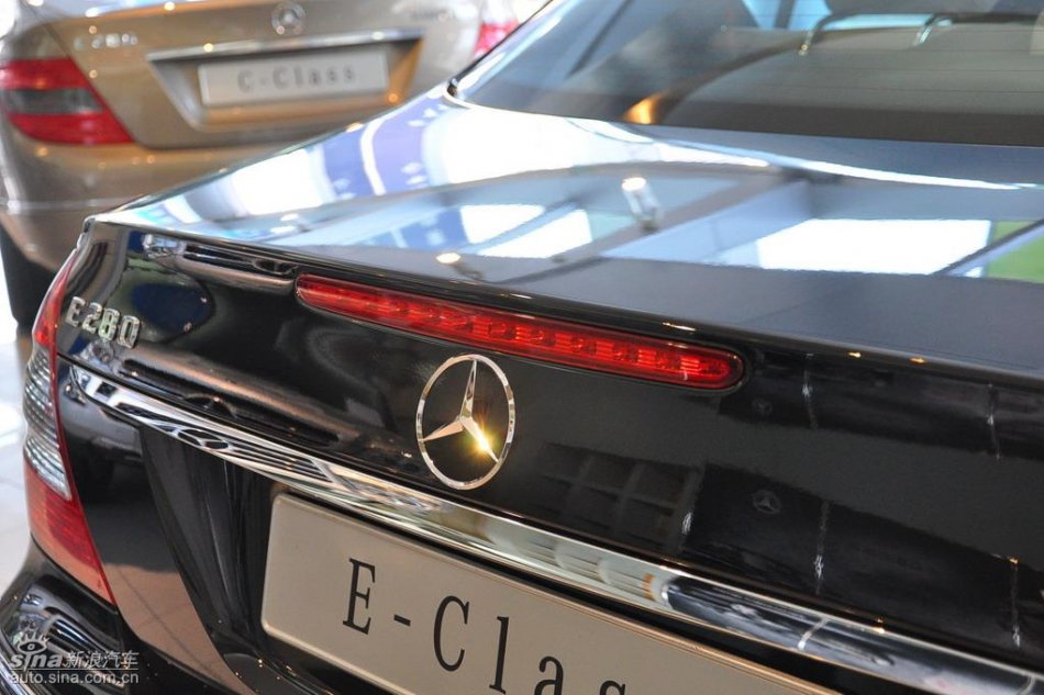 奔驰E280到店实拍图