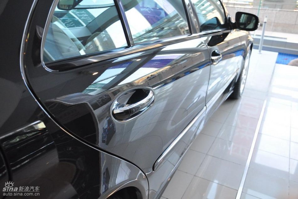 奔驰E280到店实拍图