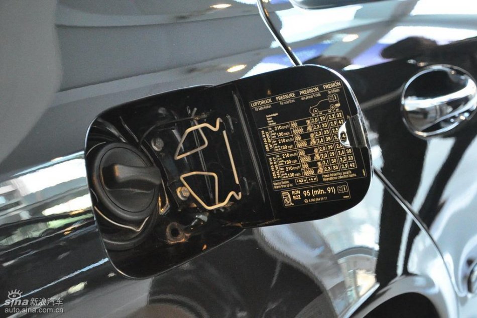 奔驰E280到店实拍图