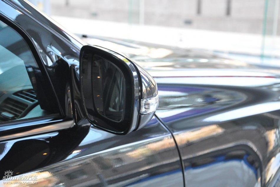 奔驰E280到店实拍图