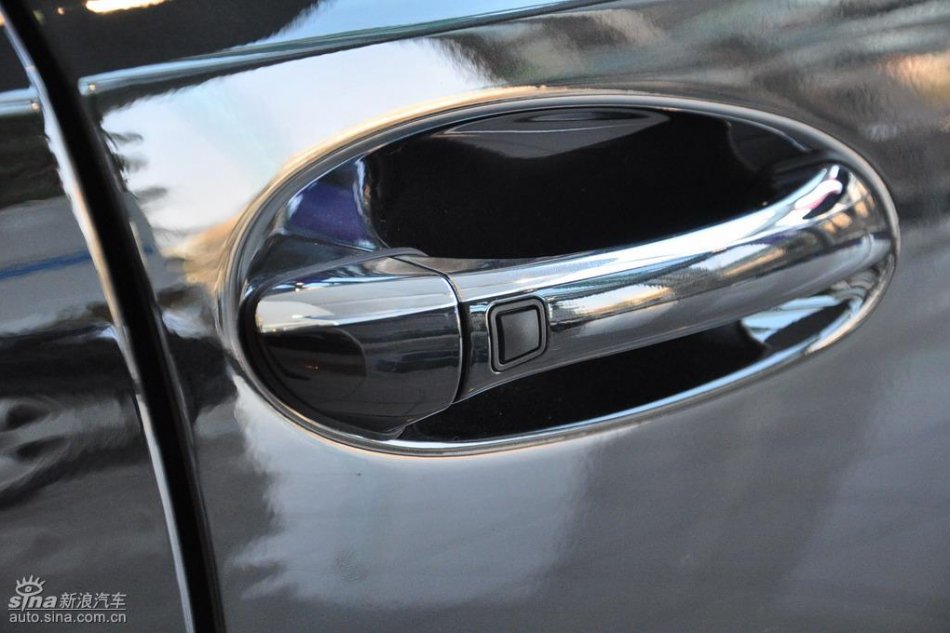 奔驰E280到店实拍图