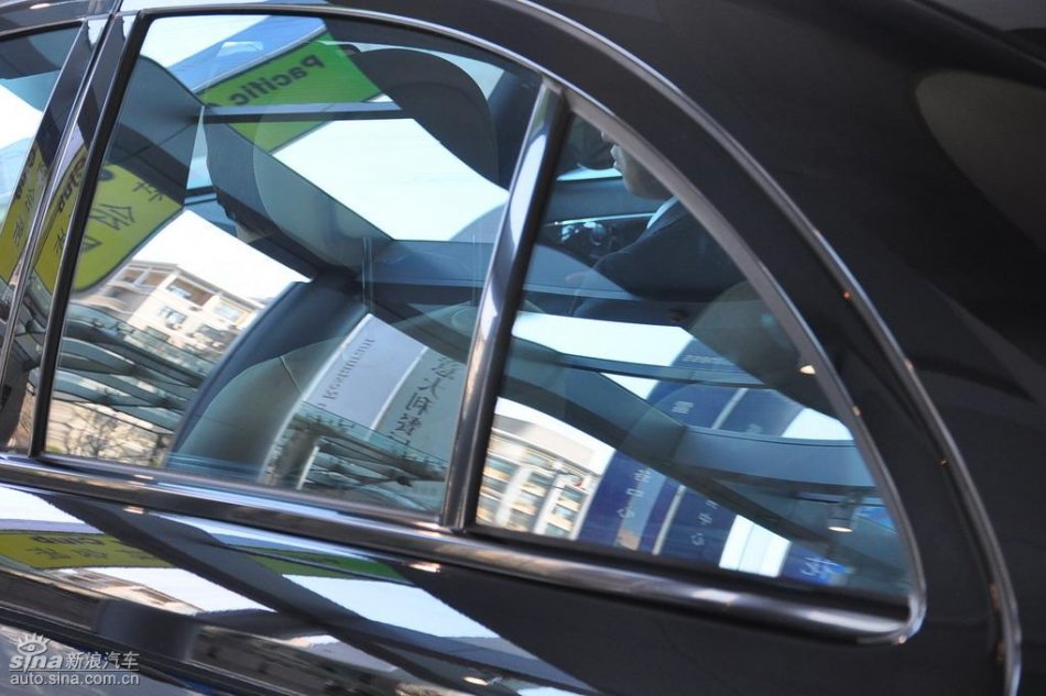 奔驰E280到店实拍图