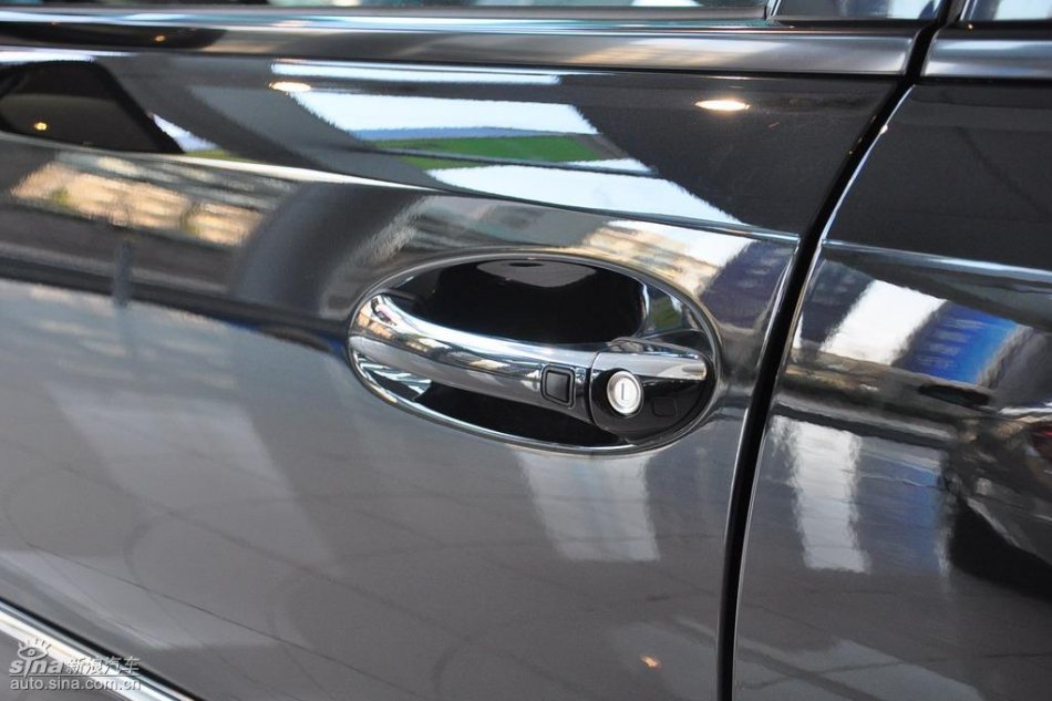 奔驰E280到店实拍图