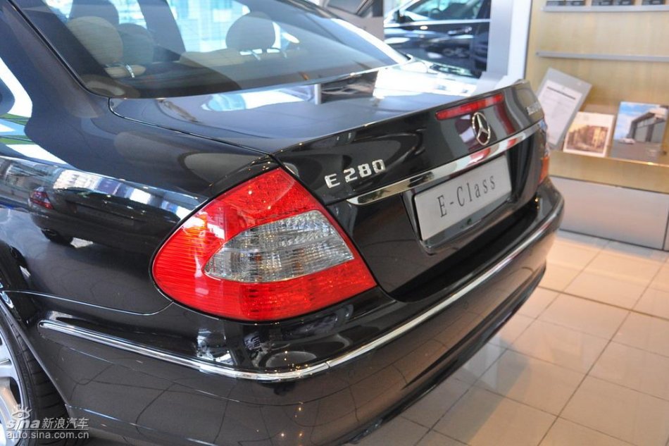 奔驰E280到店实拍图