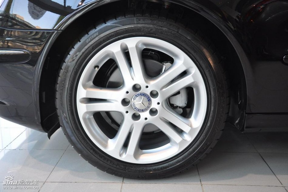 奔驰E280到店实拍图