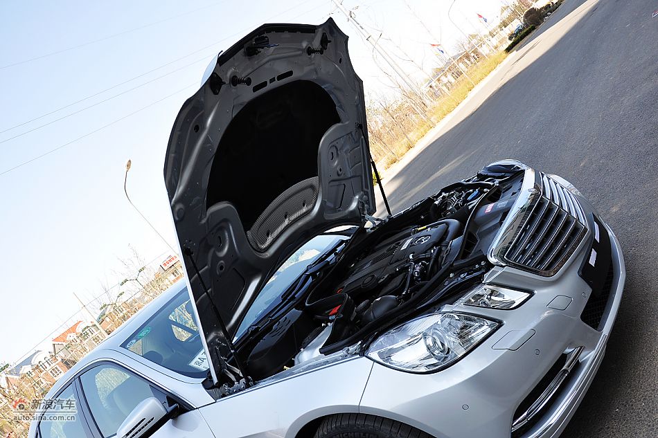 2011款奔驰E200 CGI优雅型发动机