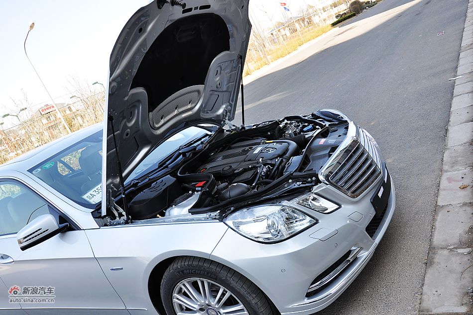 2011款奔驰E200 CGI优雅型发动机